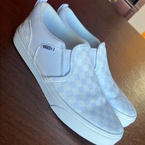 Vans White Checkered Slip-On Sneakers Youth size 5 equivalent  to Women’s Size 7